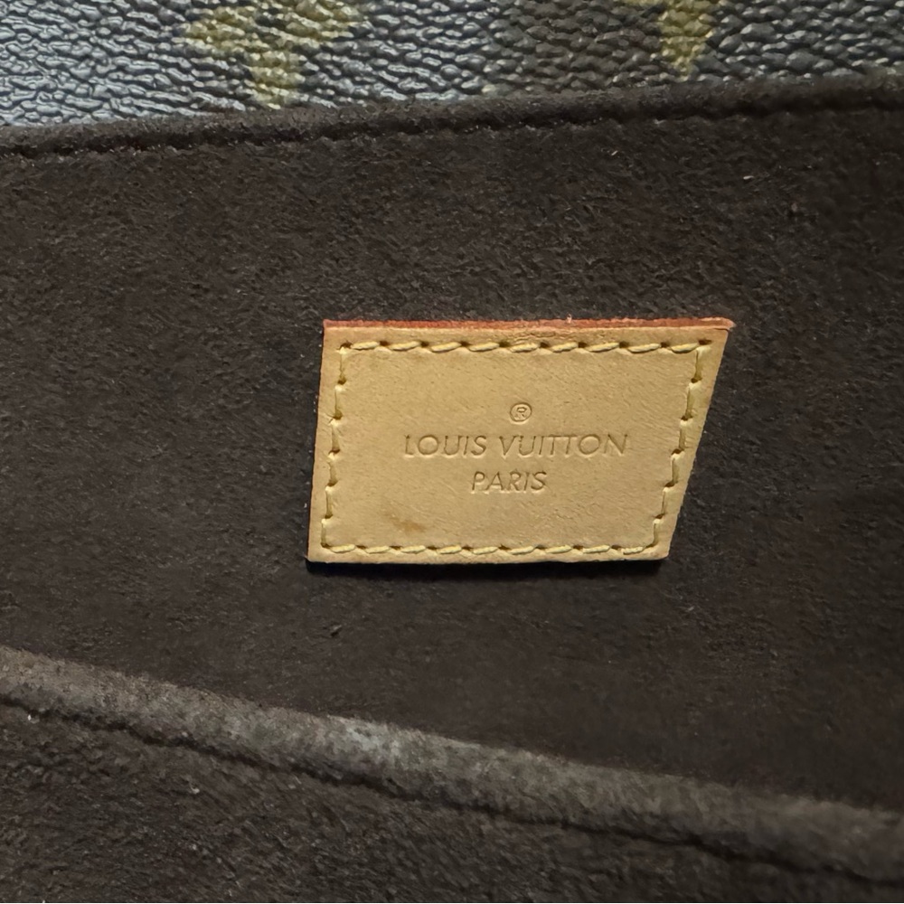 Louis Vuitton Pochette Métis Monogram Handbag - Picture 8 of 12